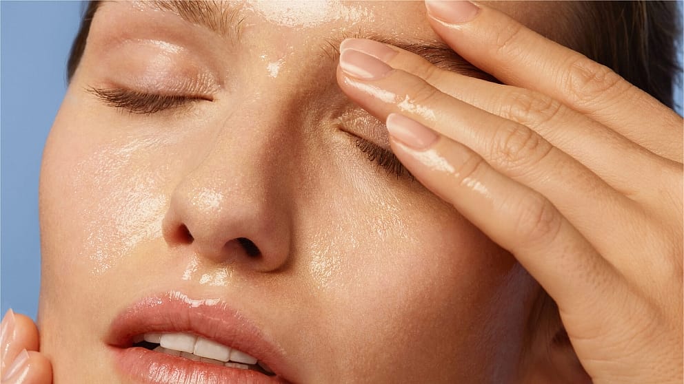 women cleaning her face